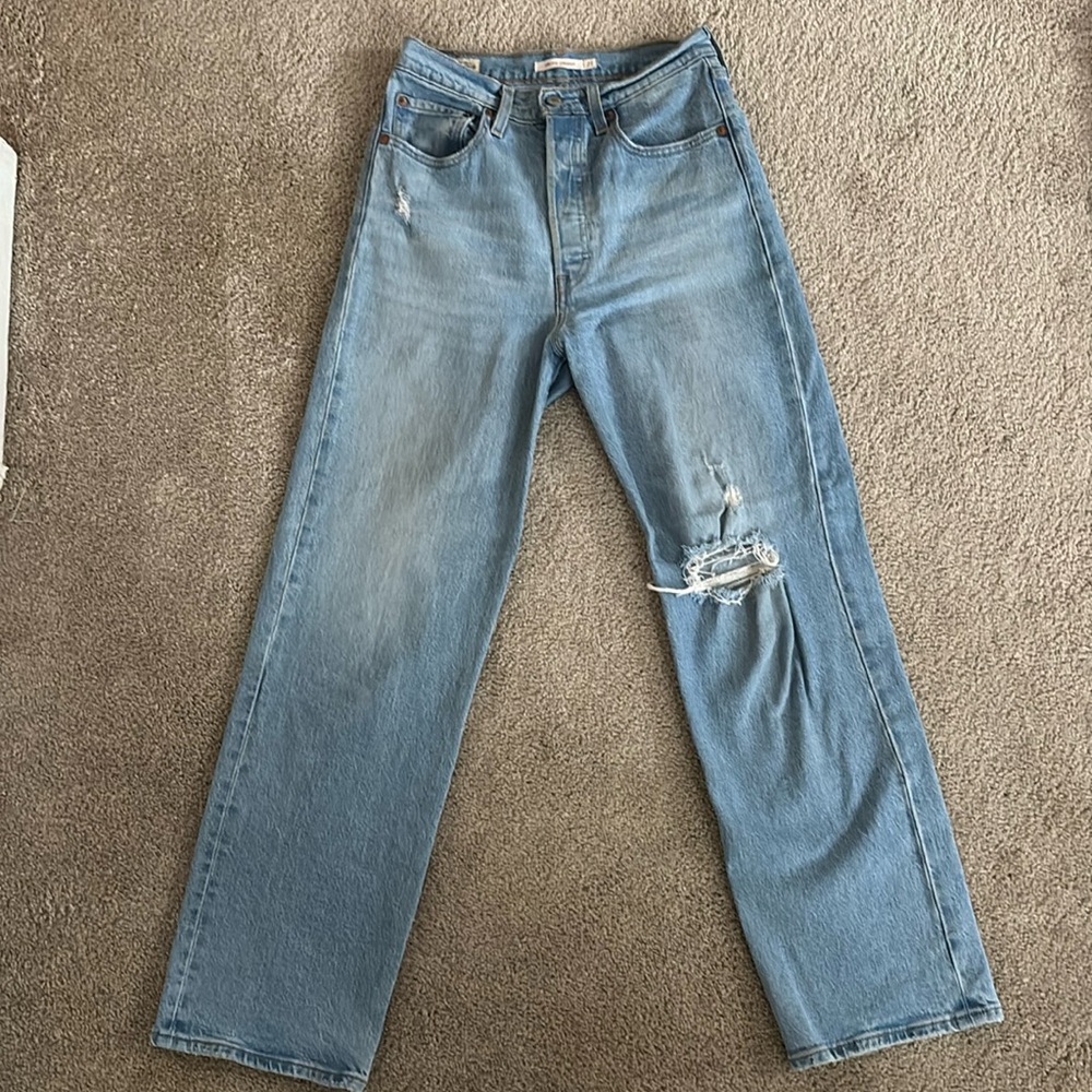 Levi Ribcage Straight Jeans, Ripped Knee
